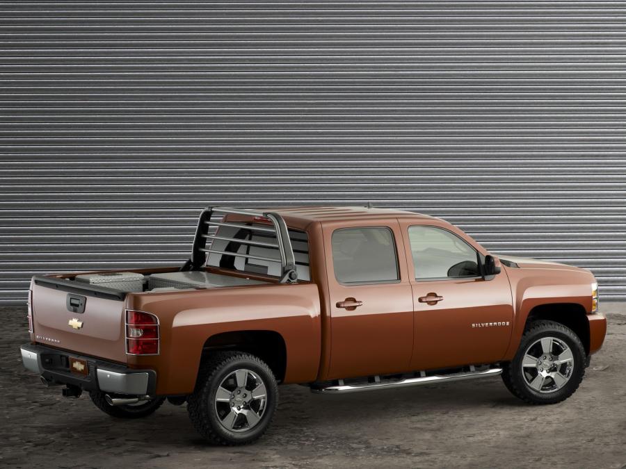  Chevrolet Silverado Z71 + Concept 2007 года  (фото 2 из 2)